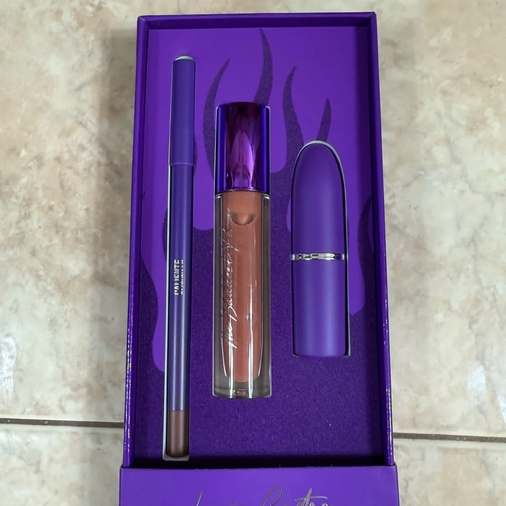 Beauty Creations x Louie Castro “Fuego” Lip Kit in Bold Purple - Picture 5 of 5